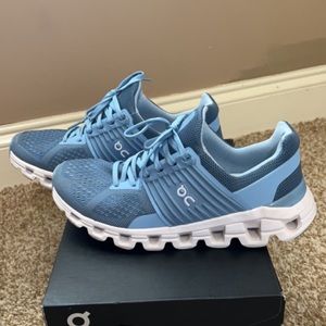 On cloud tennis shoes